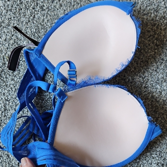 Victoria's Secret Royal Blue Lace Strappy Push-Up Bra - Picture 5 of 5
